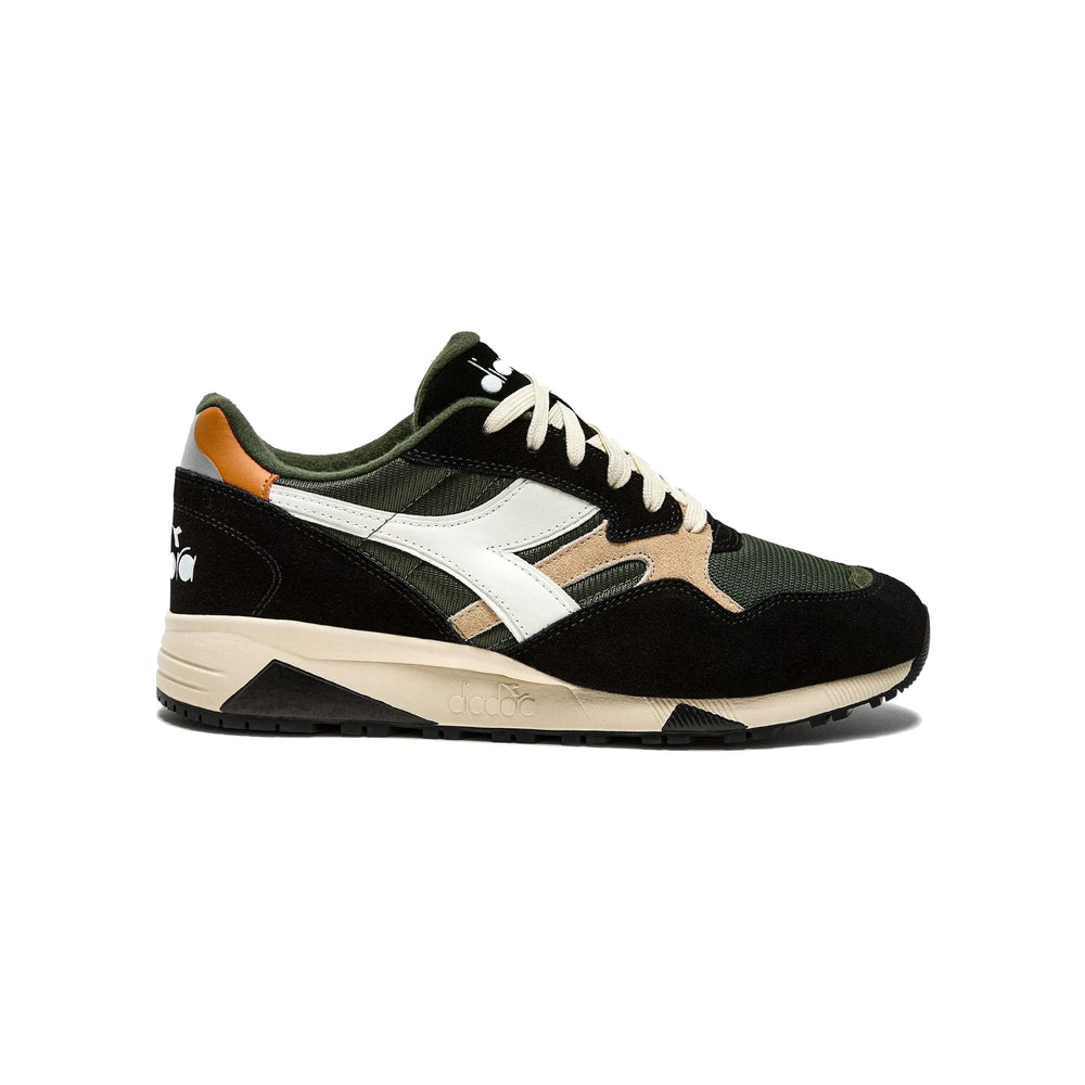 Diadora N902 Trainers